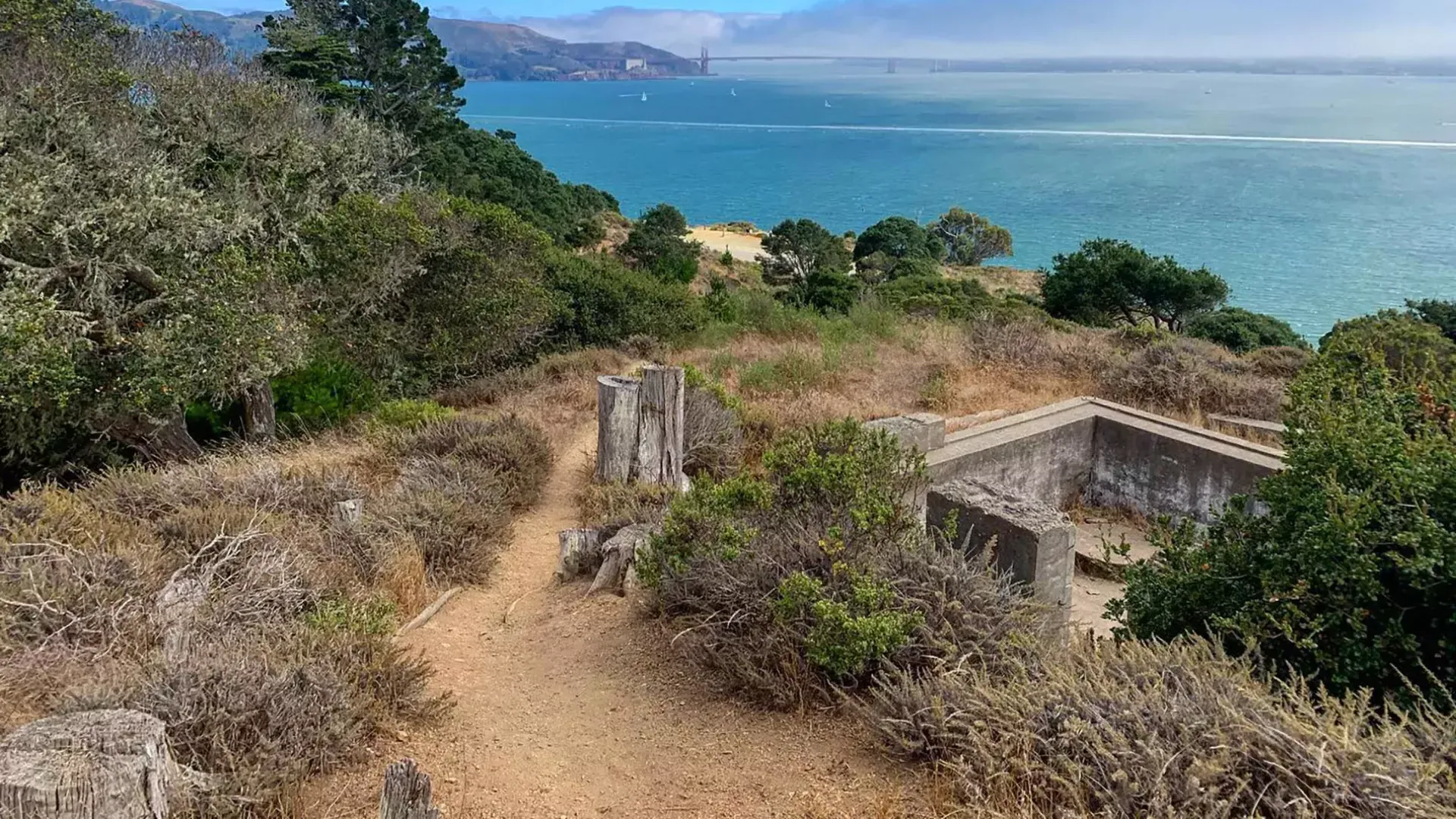 Acampamento no Angel Island State Park, com vista para a Baía de São Francisco e a Ponte Golden Gate