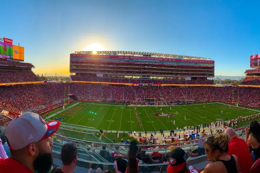 圣克拉拉李维斯体育场(Levi's Stadium), en Californie, 贝博体彩app49人队主场.